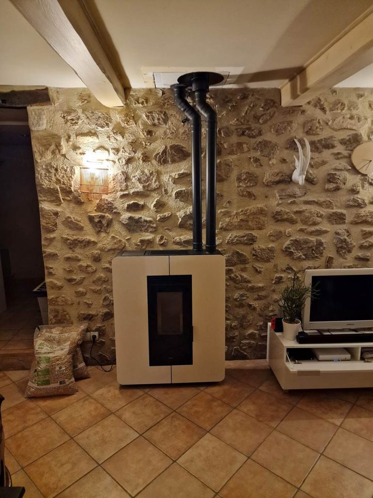Réalisation poêles à bois et granulés DRÔME DES COLLINES, ARDECHE, ISERE